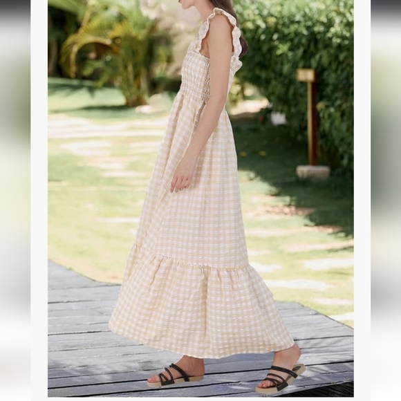 Chic Beige Checkered Maxi Dress With Pockets - Picture 5 of 16